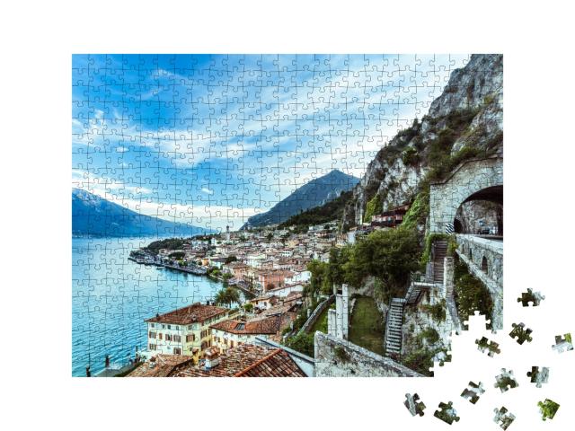 Puzzle de 500 pièces « Magnifique panorama de Limone sul Garda sur le lac de Garde »