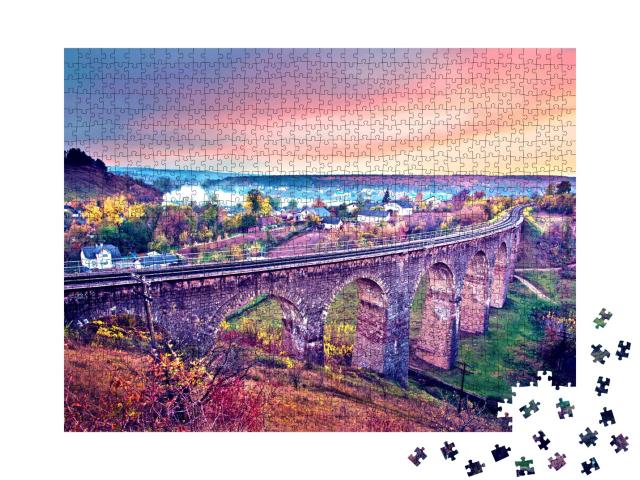 Puzzle de 1000 pièces « Paysage d'automne avec viaduc et voie ferrée au coucher du soleil, Ukraine »