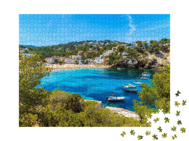 Puzzle de 1000 pièces « Pittoresque baie de Cala Vadella, île d'Ibiza, Espagne »