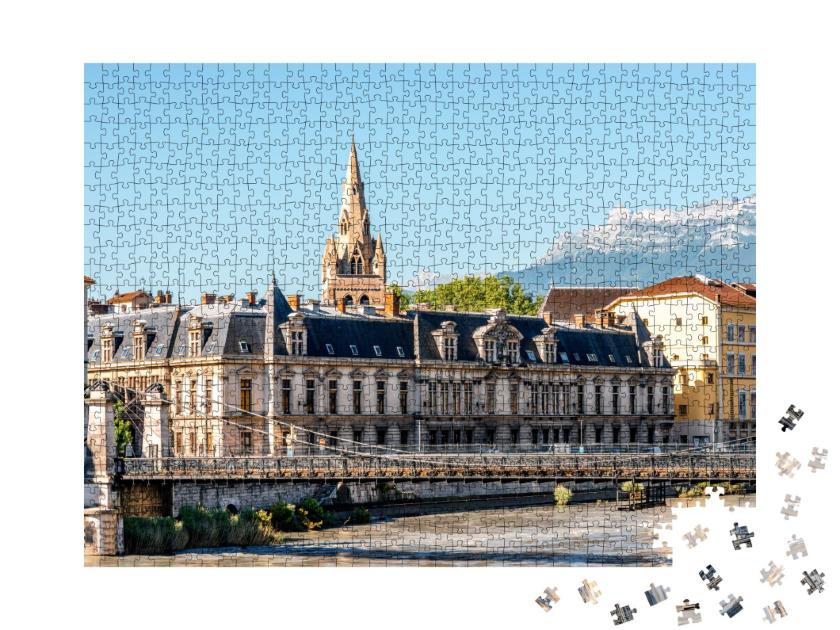 Puzzle de 1000 pièces « Vue matinale de la ville de Grenoble, dans le sud-est de la France, avec montagnes, rivière et pont. »