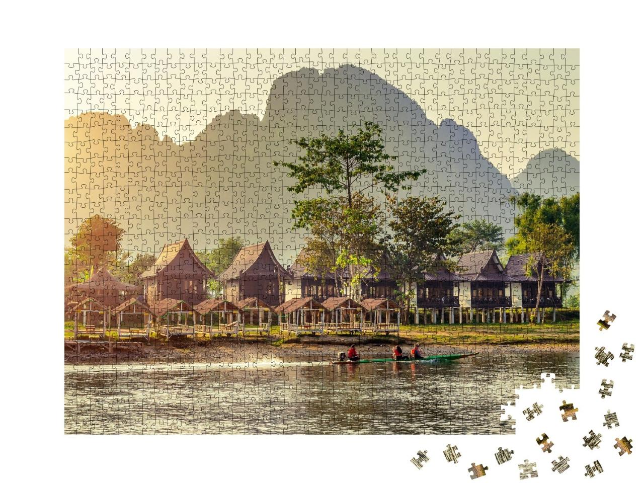 Puzzle de 1000 pièces « Pittoresques bungalows de village le long de la rivière Nam Song à Vang Vieng, Laos »