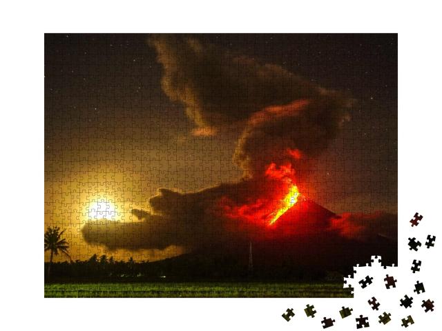 Puzzle de 1000 pièces « Éruption du volcan Mayon aux Phlippines »