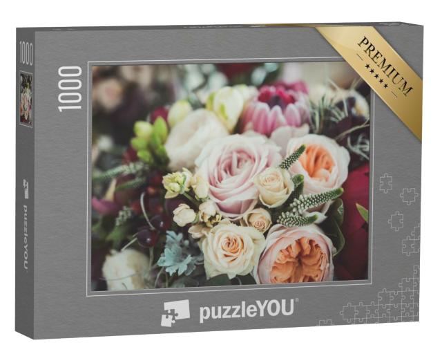 Puzzle de 1000 pièces « Des roses dans le bouquet d'une mariée »