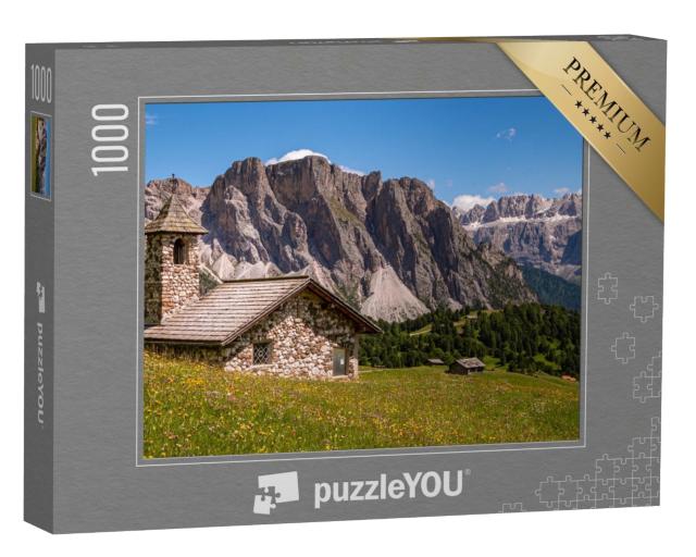 Puzzle de 1000 pièces « Chapelle de montagne devant le groupe de Sella, Alp Seceda, Dolomites, Tyrol du Sud »