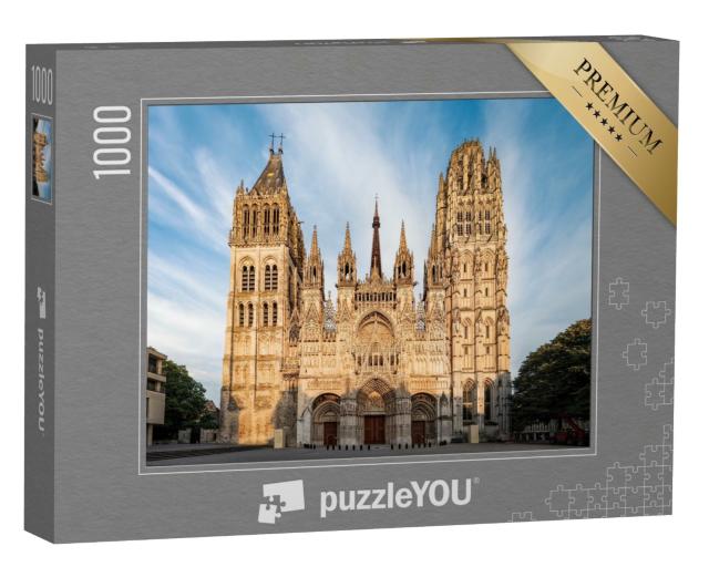 Puzzle de 1000 pièces « Vue de la façade de la cathédrale de Rouen au coucher du soleil. »