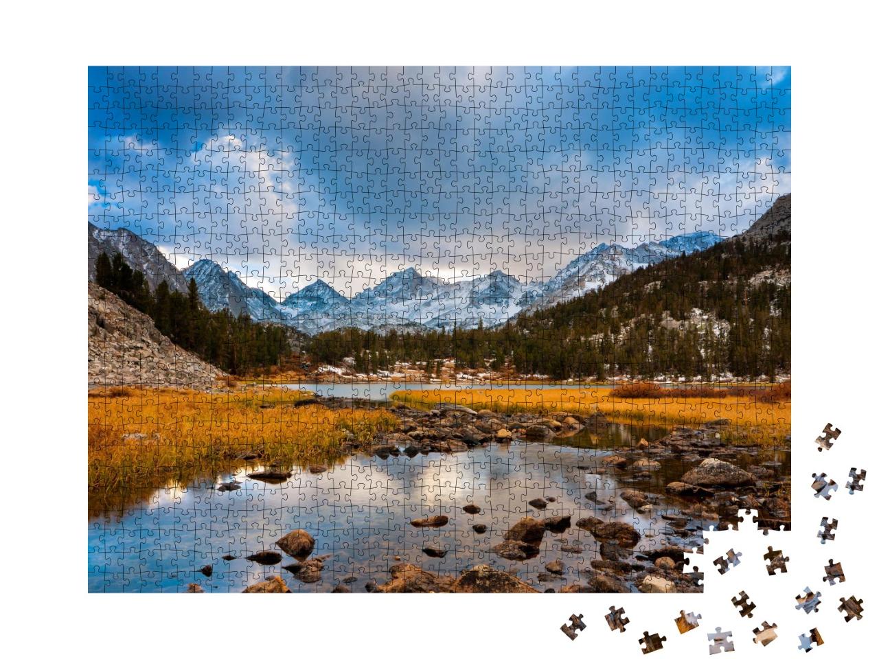 Puzzle de 1000 pièces « Paysage de montagne sauvage dans une ambiance matinale calme »