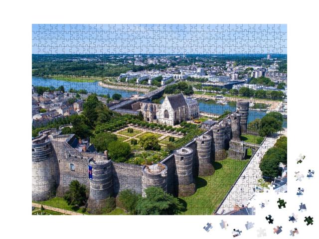 Puzzle de 1000 pièces « Vue aérienne du château des ducs d'Anjou dans la ville d'Angers, Maine et Loire, France »