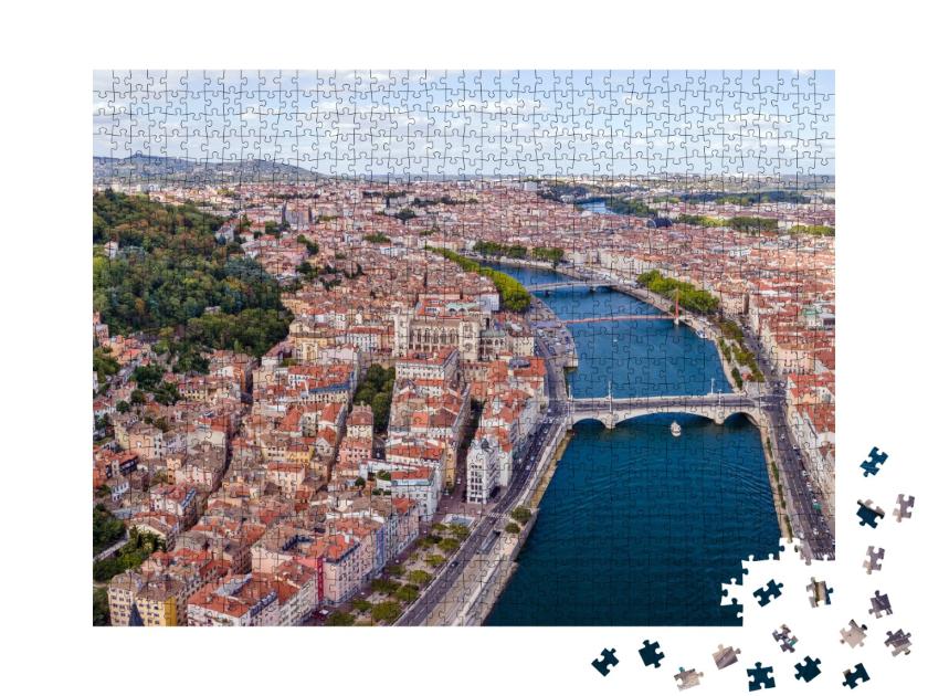 Puzzle de 1000 pièces « Lyon - belle architecture de l'église Basilique Notre Dame de Fourvière, paysage urbain avec la rivière Saône »