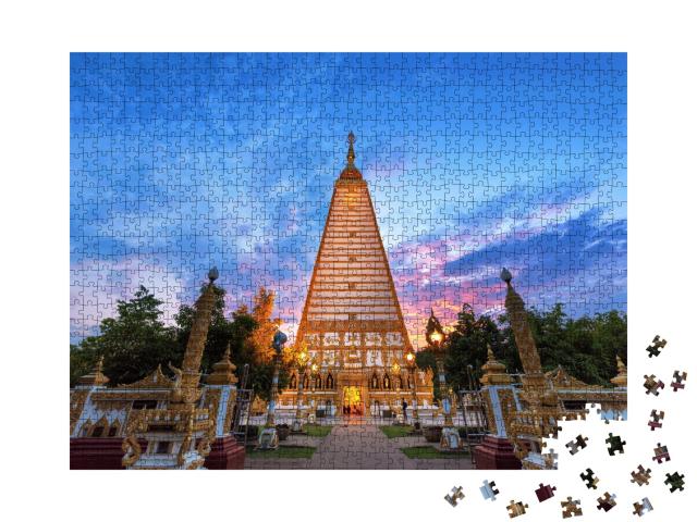 Puzzle de 1000 pièces « Wat Phrathat Nong Bua au crépuscule, Thaïlande »