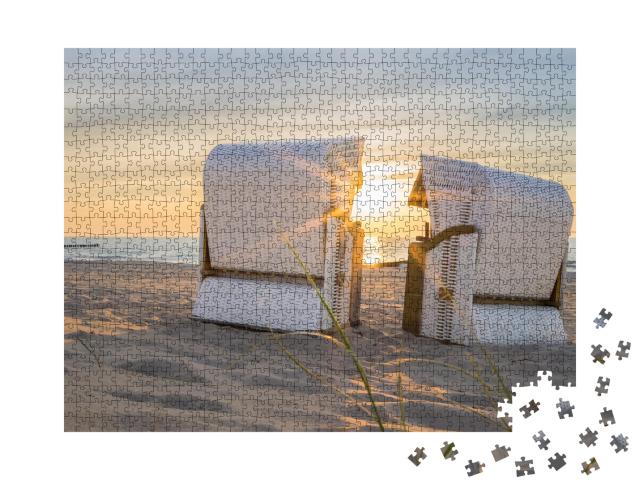 Puzzle de 1000 pièces « Coucher de soleil sur la mer Baltique avec deux chaises de plage »