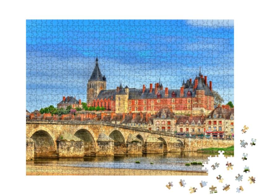 Puzzle de 1000 pièces « Vue de Gien avec le château et le vieux pont sur la Loire - France, Loiret »