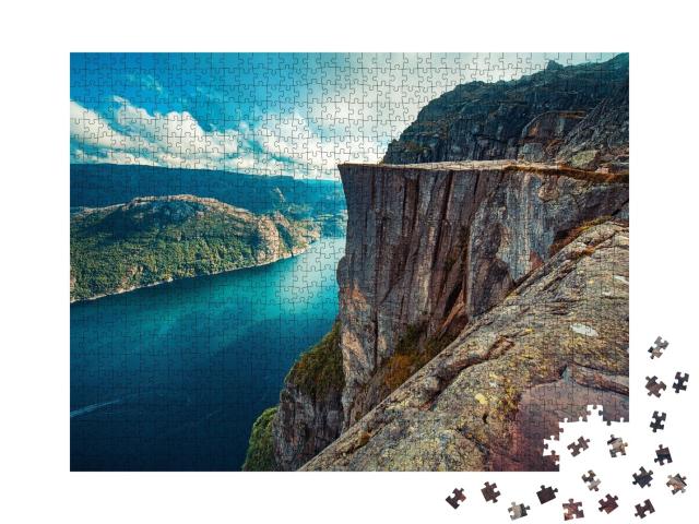 Puzzle de 1000 pièces « Lysefjord et Preikestolen falaise vue d'été en Norvège sans personne »