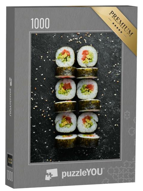 Puzzle de 1000 pièces « Sushi végétarien maison à l'avocat et aux tomates »