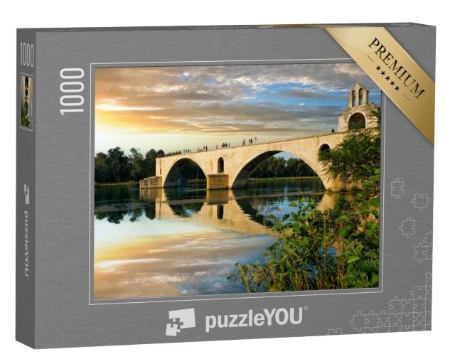 Puzzle de 1000 pièces « Beau paysage du soir du pont d'Avignon et de la chapelle Saint-Nicolas sur le Rhône »