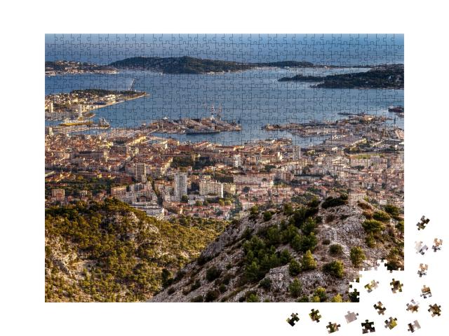 Puzzle de 1000 pièces « Vue panoramique de la ville de Toulon et de la côte depuis le mont Faron. France. Voyager en Europe. »