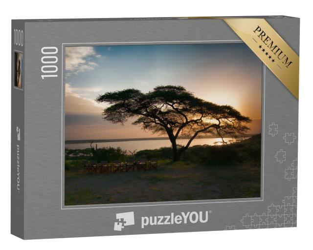 Puzzle de 1000 pièces « Un touriste utilise les toilettes dans la brousse, Serengeti, Tanzanie, Afrique »