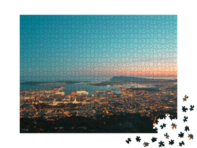 Puzzle de 1000 pièces « Vue de Toulon depuis le Mont Faron au coucher du soleil »