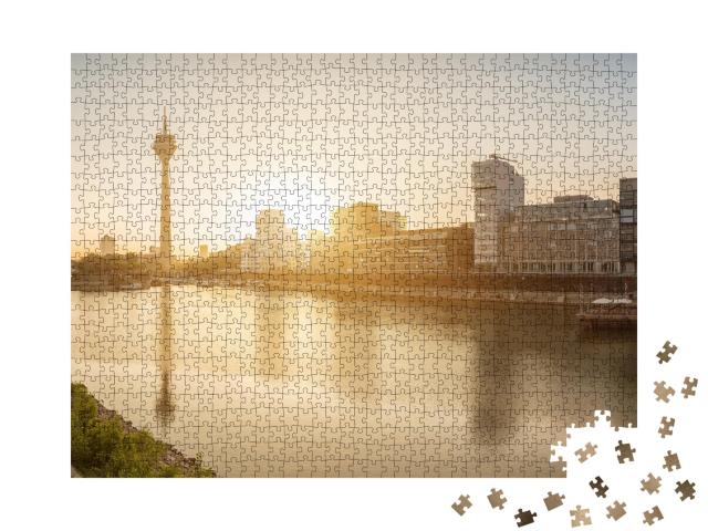 Puzzle de 1000 pièces « Lever de soleil sur Düsseldorf, capitale de la Rhénanie-du-Nord-Westphalie »