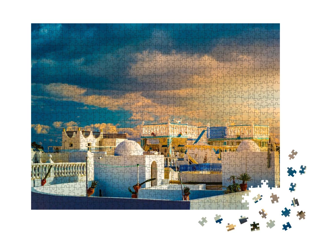 Puzzle de 1000 pièces « Ciel dramatique au coucher du soleil sur Medina, Tunisie »