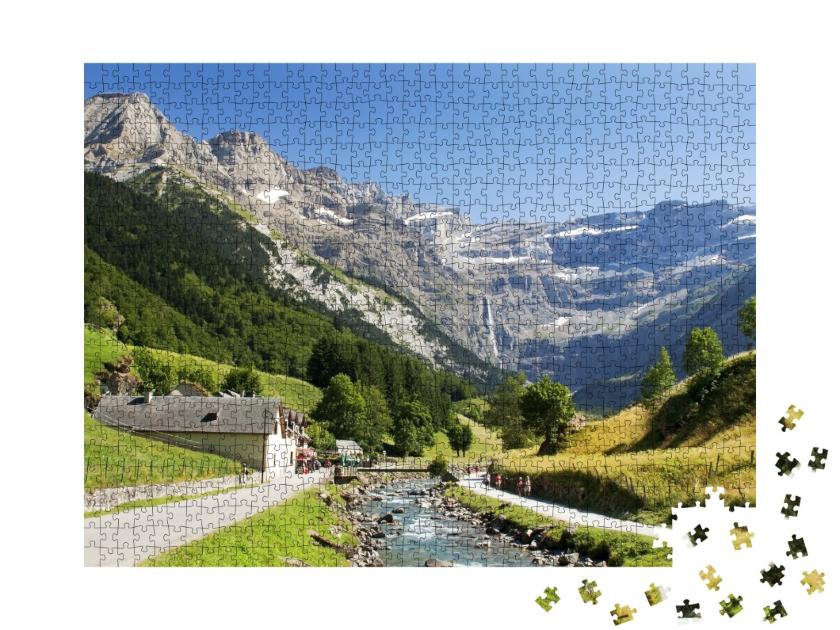 Puzzle de 1000 pièces « Paysage avec une rivière de montagne dans les Pyrénées françaises »