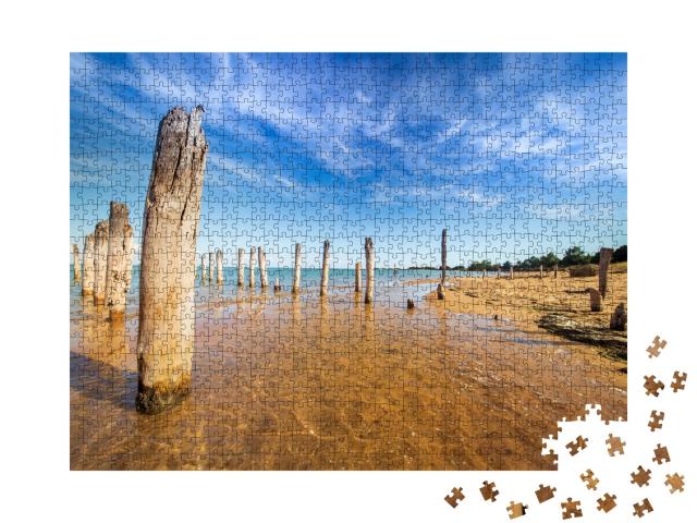 Puzzle de 1000 pièces « Rampe d'ostréiculture sur la plage de Fort Royer, île d'Oléron, région Nouvelle Aquitaine »