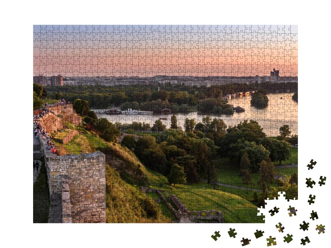 Puzzle de 1000 pièces « Coucher de soleil à la tour Kalemegdan de Belgrade sur la rivière Sava »