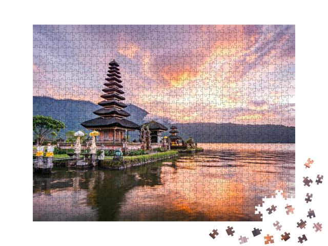 Puzzle de 1000 pièces « Temple hindou dans le paysage du lac Bratan, Bali, Indonésie »
