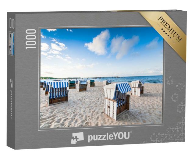 Puzzle de 1000 pièces « Chaises de plage sur la plage de sable vide de la mer Baltique »