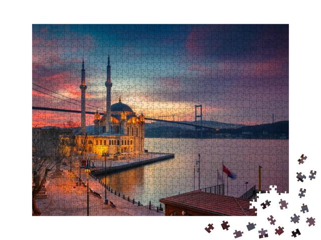 Puzzle de 1000 pièces « Lever de soleil à la mosquée Ortakoy avec le pont du Bosphore à Istanbul »