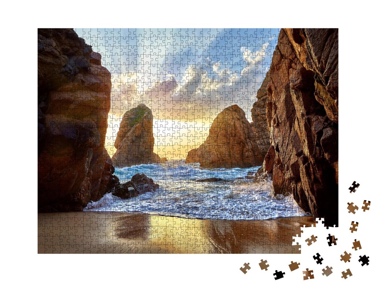 Puzzle de 1000 pièces « Plage de sable entre des rochers le soir, Cap Roca, Portugal »