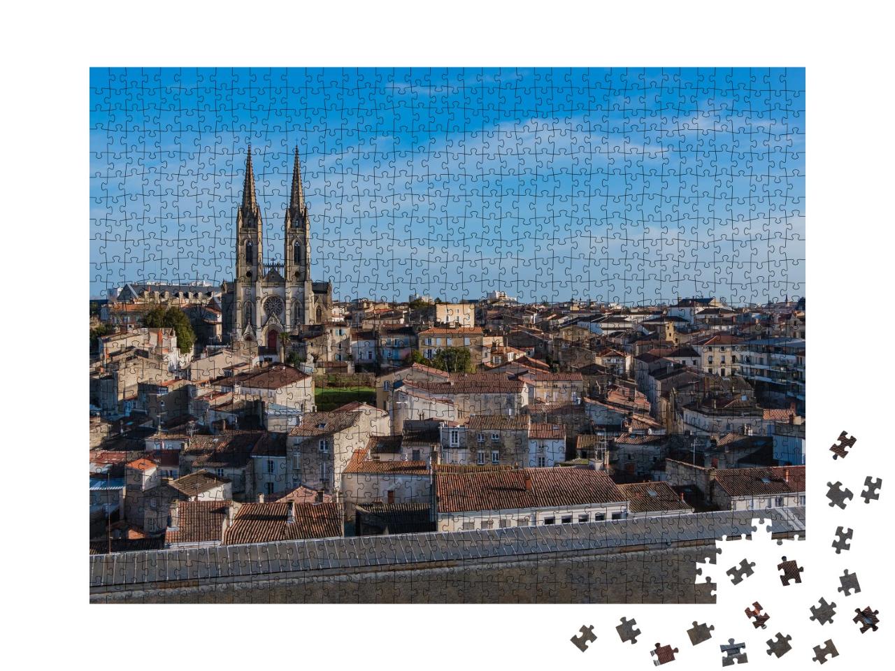 Puzzle de 1000 pièces « Une vue de la ville de Niort avec l'église Saint André sur la gauche. »
