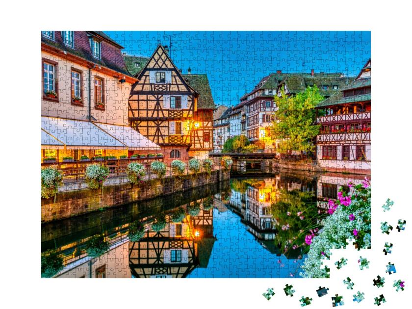 Puzzle de 1000 pièces « Maisons traditionnelles à colombages en Petite France à l'aube »
