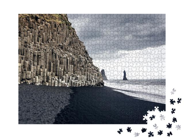 Puzzle de 1000 pièces « La plage de sable noir de Reynisfjara et le mont Reynisfjall, Islande »