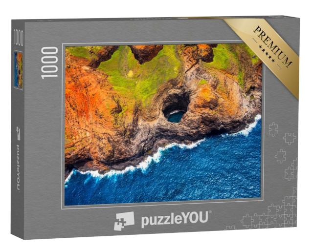 Puzzle de 1000 pièces « Vue aérienne de la côte Na-Pali avec une grotte ouverte, Kauai, Hawaii »