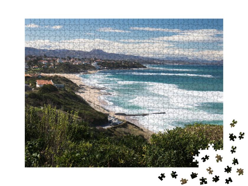 Puzzle de 1000 pièces « côte atlantique pittoresque sous un ciel bleu ensoleillé à bidart, pays basque, france »