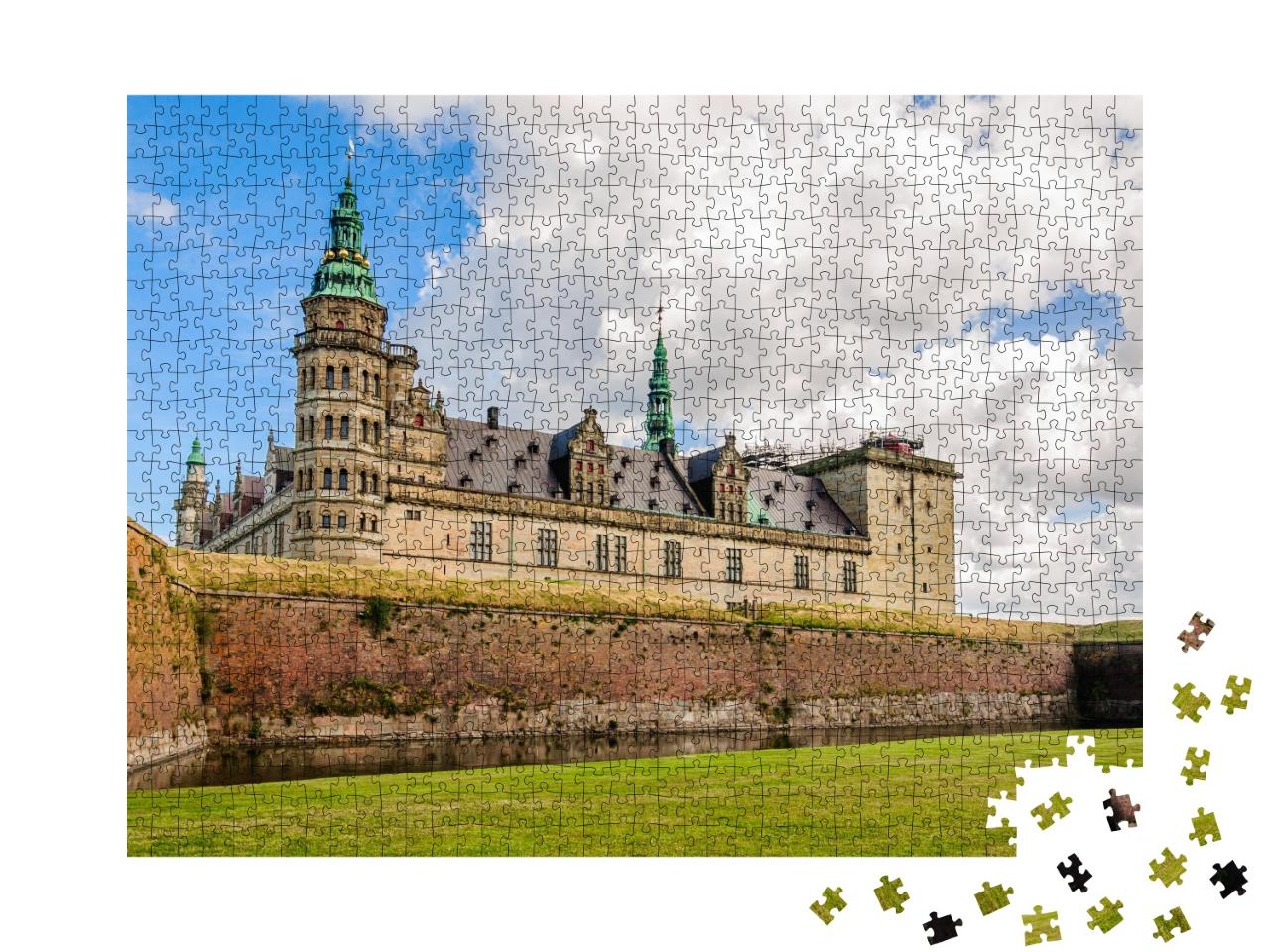 Puzzle de 1000 pièces « Vue panoramique du mur de briques autour du château de Kronborg à Helsingor »
