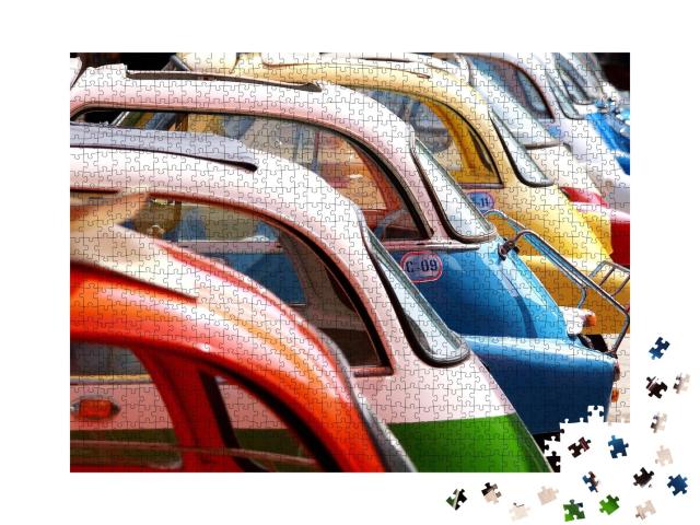 Puzzle de 1000 pièces « Voitures anciennes colorées en ligne, Bangkok, Thaïlande »