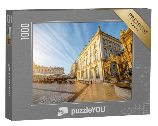 Puzzle de 1000 pièces « Vue matinale de la place Stanislas avec la Porte Dorée dans la vieille ville de Nancy, France »