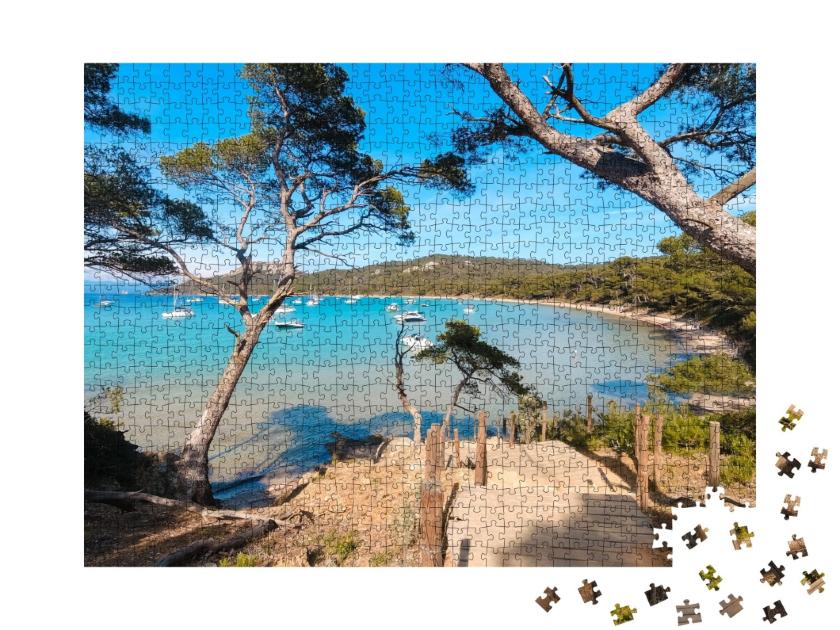 Puzzle de 1000 pièces « la Méditerranée estivale et les plages de l'île de Porquerolles, à Hyères »