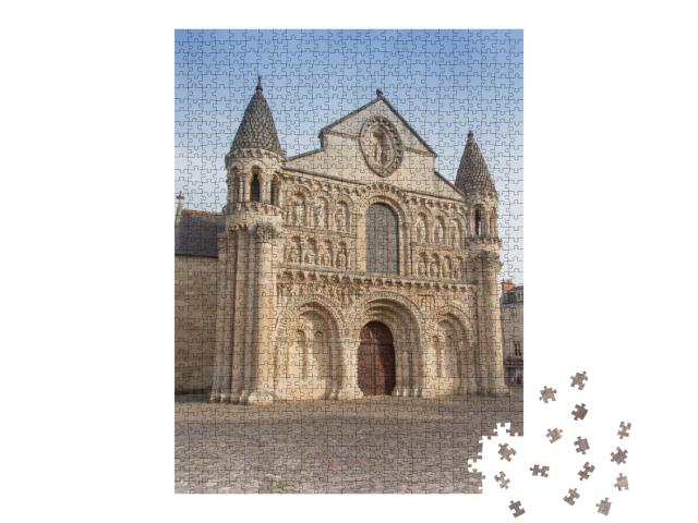 Puzzle de 1000 pièces « Vue extérieure de l'église Notre Dame la Grande à Poitiers, France »