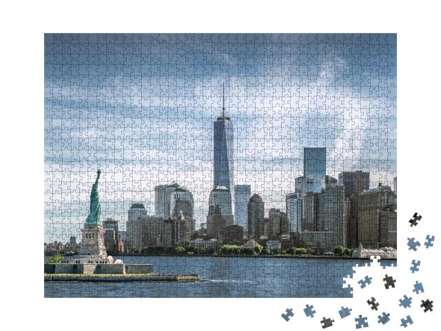Puzzle de 1000 pièces « Statue de la Liberté, ligne d'horizon de Manhattan, One World Trade Center, New York City »