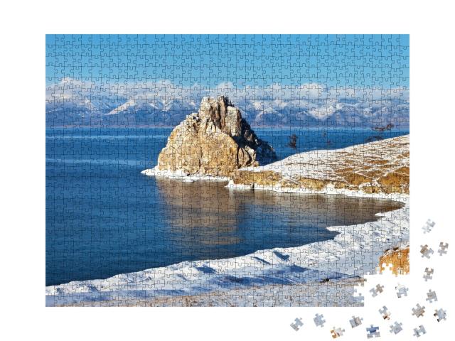 Puzzle de 1000 pièces « Le lac Baïkal sous la neige : le rocher de Shamanka »