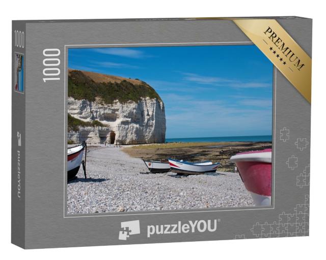 Puzzle de 1000 pièces « Yport Plage avec des bateaux de pêche, promenade sur la plage de galets avec vue sur la Falaise d'Aval »