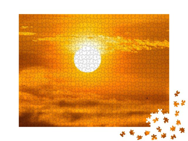 Puzzle de 1000 pièces « Vol de petits oiseaux dans un lever de soleil doré »