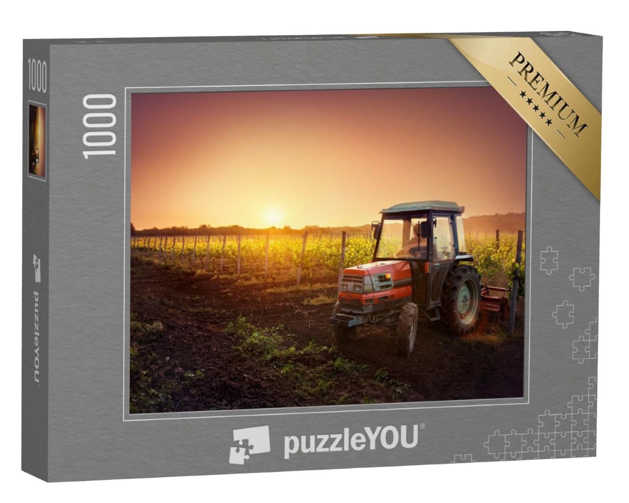 Puzzle de 1000 pièces « Des vignes dans un champ et un tracteur rouge »