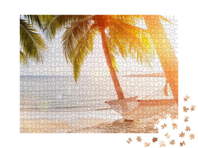Puzzle de 1000 pièces « Hamac sur un palmier au coucher du soleil »