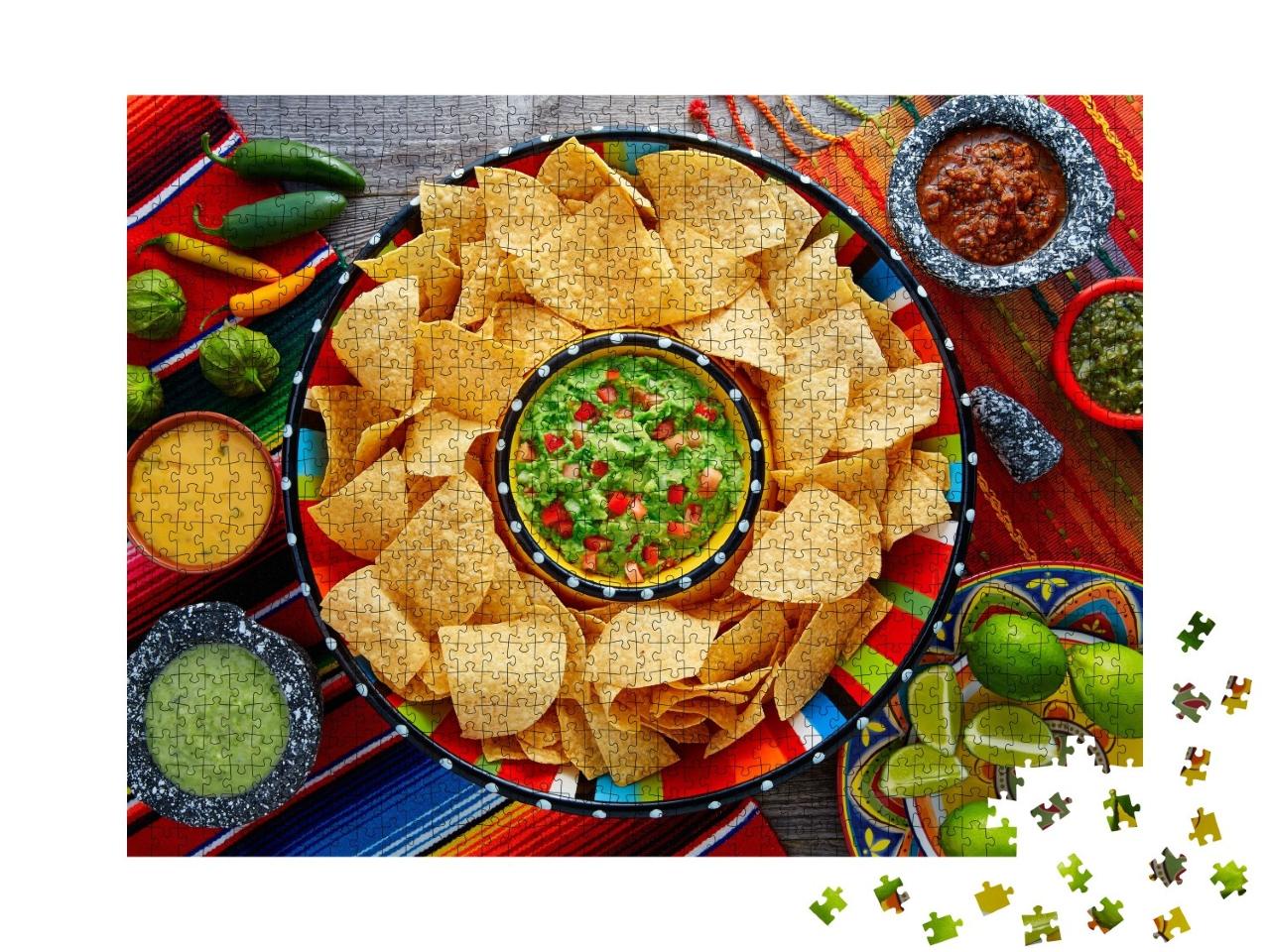 Puzzle de 1000 pièces « Nachos avec chips de guacamole et tortilla dans une assiette de sombrero »