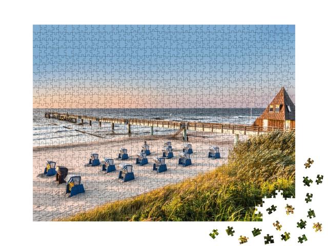Puzzle de 1000 pièces « Chaises de plage : photo prise tôt le matin à la mer Baltique »