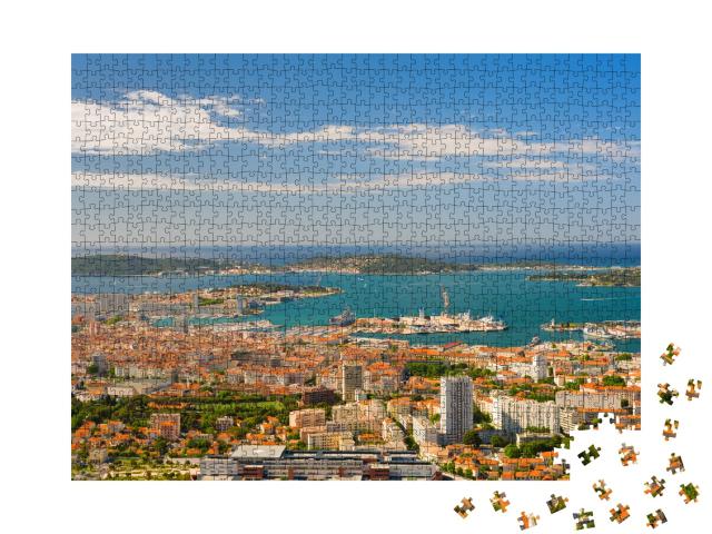 Puzzle de 1000 pièces « Vue de la ville de Toulon un matin d'été »