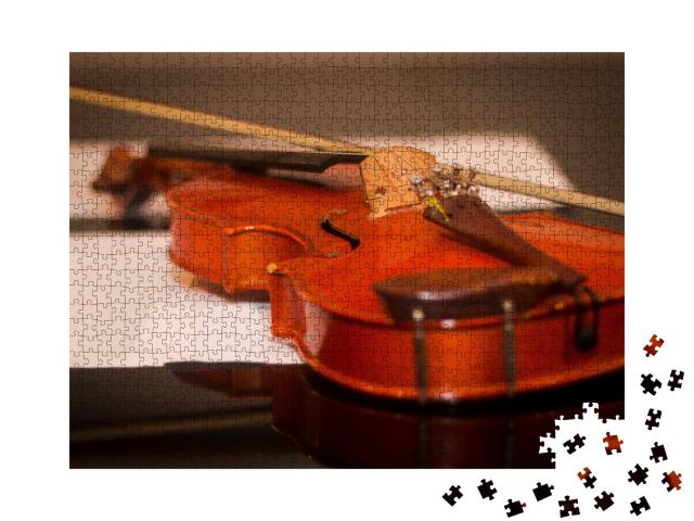 Puzzle de 1000 pièces « Violon et baguette de violon sur le piano »